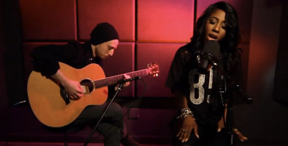 SEVYN STREETER PERFORMS ACOUSTIC TRIBUTE TO AALIYAH