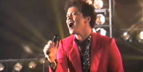 NEW VIDEO: BRUNO MARS - TREASURE