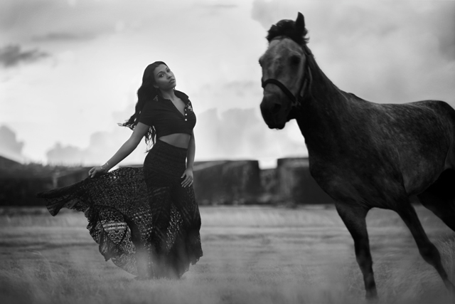 Melanie-B&W-With-Horse