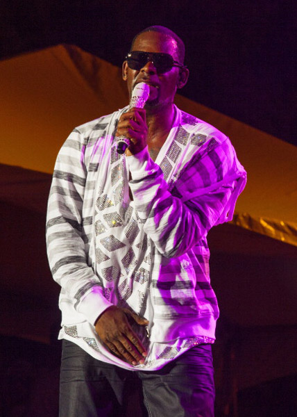r-kelly-pitchfork-3