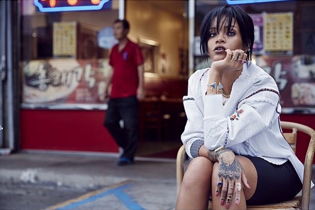 rihanna-w-5