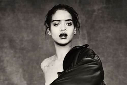 Rihanna-R8