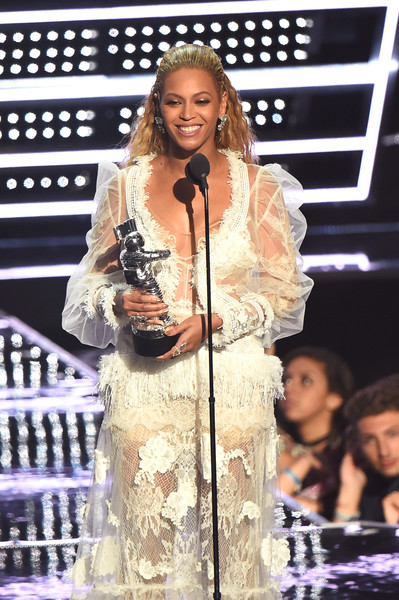 Beyonce+Knowles+2016+MTV+Video+Music+Awards+iFUvL03ABxVl